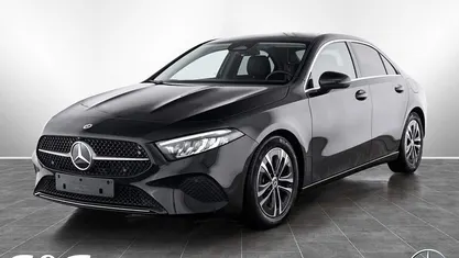 Gebraucht Mercedes A200 Progressive 163 PS (119 kW) 2024 Metalliclack kosmosschwarz Limousine