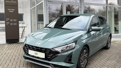 Neu Hyundai i20 Trend 90 PS (66 kW) 2025 Mangrove green Kleinwagen