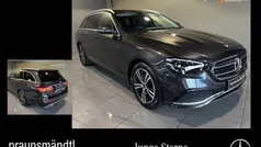 Grau Gebraucht 2023 Mercedes E220 Avantgarde Limousine | 41.900 € (Fairer Preis)