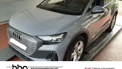 Gebraucht Audi Q4 e-tron Basis 125 kW (170 PS) 2023 Grau SUV