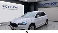 Weiss Gebraucht 2022 Skoda Fabia Ambition Limousine | 14.677 € (Fairer Preis)
