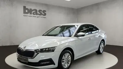 Gebraucht Skoda Octavia Ambition 116 PS (85 kW) 2022 Moonweiß perleffekt / moonweiss metallic Limousine
