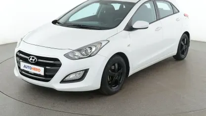 Gebraucht Hyundai i30 Classic 101 PS (74 kW) 2015 Weiß Limousine