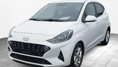 Gebraucht Hyundai i10 Trend 84 PS (61 kW) 2023 Weiss Kleinwagen