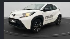 Schneeweiß Gebraucht 2024 Toyota Aygo Business Edition Kleinwagen | 16.190 € (Fairer Preis)
