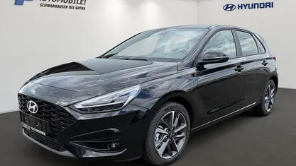 Gebraucht Hyundai i30 Advantage 101 PS (74 kW) 2024 Ultimate red Limousine