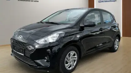 Gebraucht Hyundai i10 Select 63 PS (46 kW) 2024 Mangrove green Kleinwagen