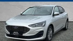 Moondust silver metallic Neu 2025 Ford Focus Titanium Limousine | 28.990 € (Fairer Preis)