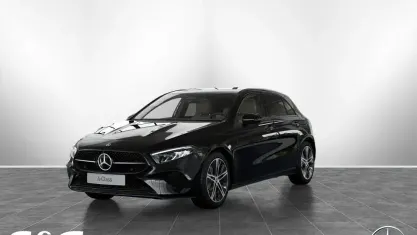 Gebraucht Mercedes A200 Night 163 PS (119 kW) 2025 Schwarz Limousine