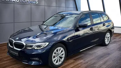 Gebraucht BMW 330e Advantage 292 PS (214 kW) 2022 Kombi