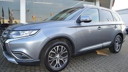 Gebraucht Mitsubishi Outlander Edition 150 PS (110 kW) 2018 Platinumgrau SUV
