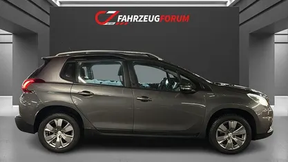 Grau Gebraucht 2016 Peugeot 2008 Active SUV | 9.900 € (Fairer Preis)