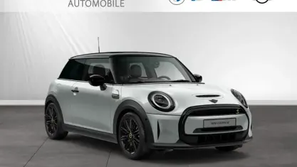 Gebraucht Mini Cooper SE 135 kW (184 PS) 2022 White silver metallic Kleinwagen