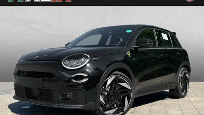 Neu Abarth 600e Turismo 175 kW (238 PS) 2025 Schwarz SUV