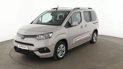 Grau Gebraucht 2020 Toyota Proace Verso City Kombi | 20.150 € (Fairer Preis)