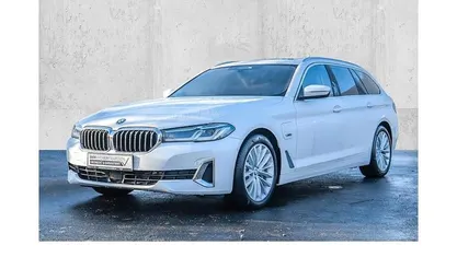 Weiß Gebraucht 2022 BMW 530e Luxury Line Kombi | 35.490 € (Guter Preis)