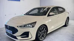 Frost weiß Gebraucht 2024 Ford Focus ST-Line X Limousine | 25.490 € (Fairer Preis)