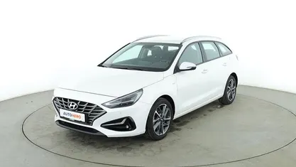 Weiß Gebraucht 2022 Hyundai i30 Trend Kombi | 20.130 € (Fairer Preis)