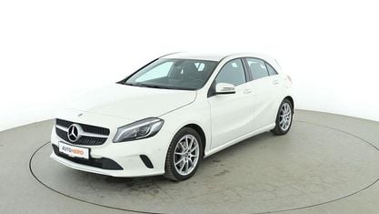 Używany Mercedes A180 Urban 122 KM (89 kW) 2017 Biały Sedan/Limuzyna