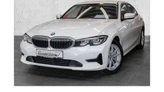 Weiß Gebraucht 2021 BMW 330 Advantage Limousine | 29.990 € (Fairer Preis)