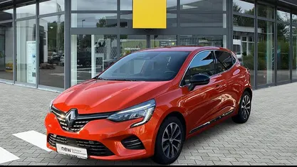 Valenciaorange (orange) Gebraucht 2023 Renault Clio V Techno | 15.990 € (Fairer Preis)