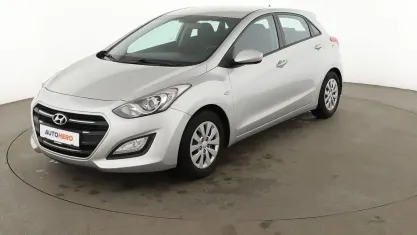 Używany Hyundai i30 Classic 101 KM (74 kW) 2016 Srebrny Sedan/Limuzyna