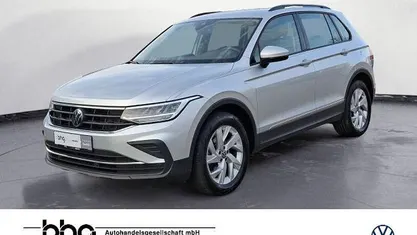 Reflexsilber metallic Gebraucht 2023 VW Tiguan Life SUV | 29.890 € (Superpreis)