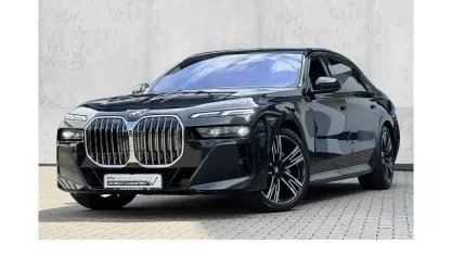 Gebraucht BMW 740 M Sport 299 PS (219 kW) 2025 Schwarz Limousine