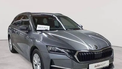 Graphitgrau metallic Gebraucht 2024 Skoda Octavia Selection Kombi | 24.790 € (Superpreis)