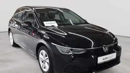 Gebraucht VW Golf VII Life 150 PS (110 kW) 2021 Deep black perleffekt Kleinwagen