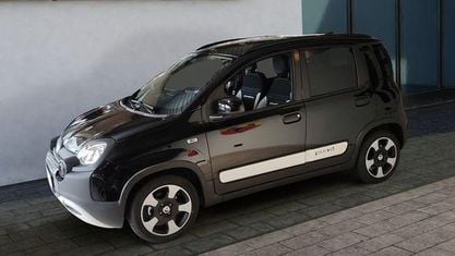 Neu Fiat Panda Cross 69 PS (50 kW) 2025 Schwarz Kombi