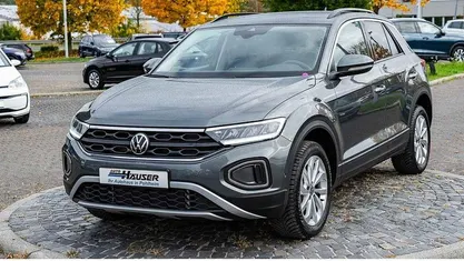 Gebraucht VW T-Roc Life 150 PS (110 kW) 2025 Grau SUV