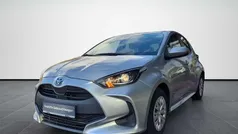 Shimmering silber metallic Gebraucht 2024 Toyota Yaris Hybrid Comfort Kleinwagen | 19.480 € (Superpreis)