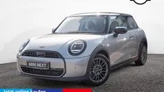 Silber Gebraucht 2024 Mini Cooper Classic Kleinwagen | 28.900 € (Fairer Preis)