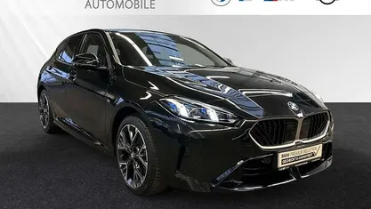 Saphirschwarz metallic Gebraucht 2024 BMW 120 M Sport Kleinwagen | 29.300 € (Fairer Preis)