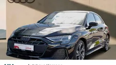 Mythosschwarz metallic Gebraucht 2024 Audi A3 Sportback S-Line Limousine | 36.550 € (Guter Preis)