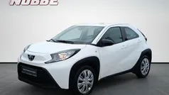 Weiß Gebraucht 2024 Toyota Aygo Play Kleinwagen | 16.490 € (Fairer Preis)