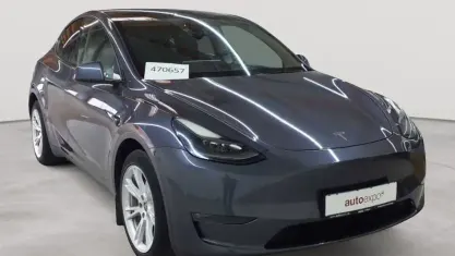 Gebraucht Tesla Model Y 378 kW (514 PS) 2021 Midnight silver metallic SUV