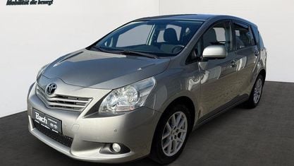 Używany Toyota Verso Travel 147 KM (108 kW) 2012 Srebrny Minivan