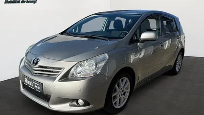 Gebraucht 2012 Toyota Verso Travel Van / Kleinbus | 11.980 € (Teuer)