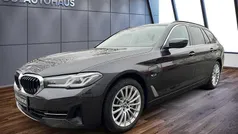 Grau Gebraucht 2022 BMW 530e Sport Line Kombi | 38.560 € (Fairer Preis)