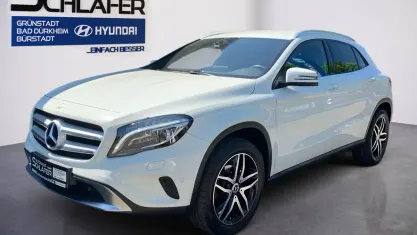 Gebraucht Mercedes GLA220 Urban 177 PS (130 kW) 2016 Weiß SUV