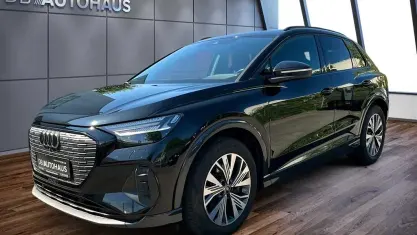 Gebraucht Audi Q4 e-tron Ambiente 219 kW (299 PS) 2023 Schwarz SUV