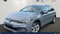 Mondsteingrau Gebraucht 2023 VW Golf VIII Life Limousine | 22.999 € (Fairer Preis)