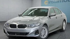 Grau Gebraucht 2024 BMW 320 Limousine | 39.749 € (Fairer Preis)