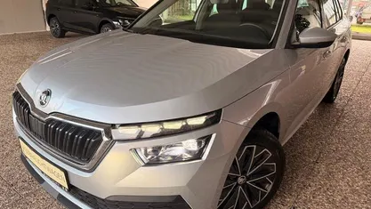 : brillantsilber metallic Gebraucht 2021 Skoda Kamiq Style SUV | 20.490 € (Fairer Preis)