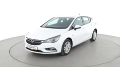 Weiß Gebraucht 2017 Opel Astra Edition Limousine | 11.390 € (Etwas zu teuer)