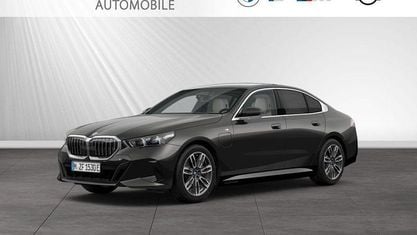 Gebraucht BMW 550e M Sport 489 PS (359 kW) 2025 Sophistograu brillanteffekt metallic Limousine
