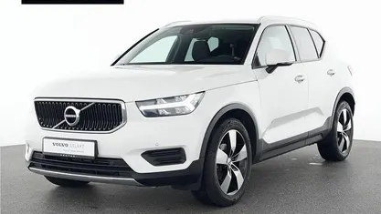 Ice white, solid / solid Gebraucht 2022 Volvo XC40 Momentum SUV | 22.990 € (Guter Preis)