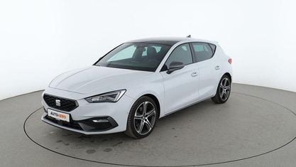 Używany Seat Leon FR 190 KM (139 kW) 2023 Biały Sedan/Limuzyna